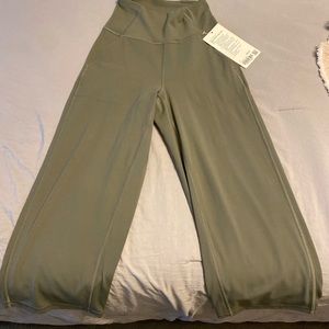 Size 2 NWT Lulu Lemon Align wide leg crop leggings 23”